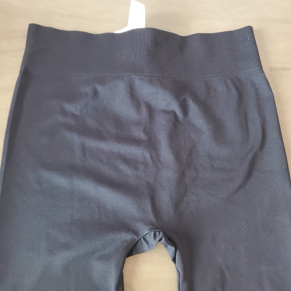 Motherhood Maternity Cropped Leggings NWT - Picture 5 of 9